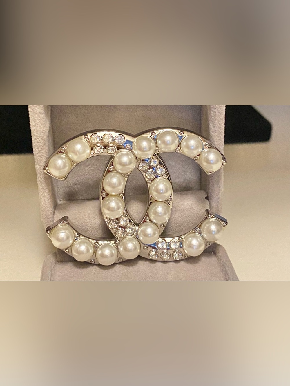 Fashion Jewelry Pearl & Crystal Interlocking Logo C-C Luxury Brooch Large